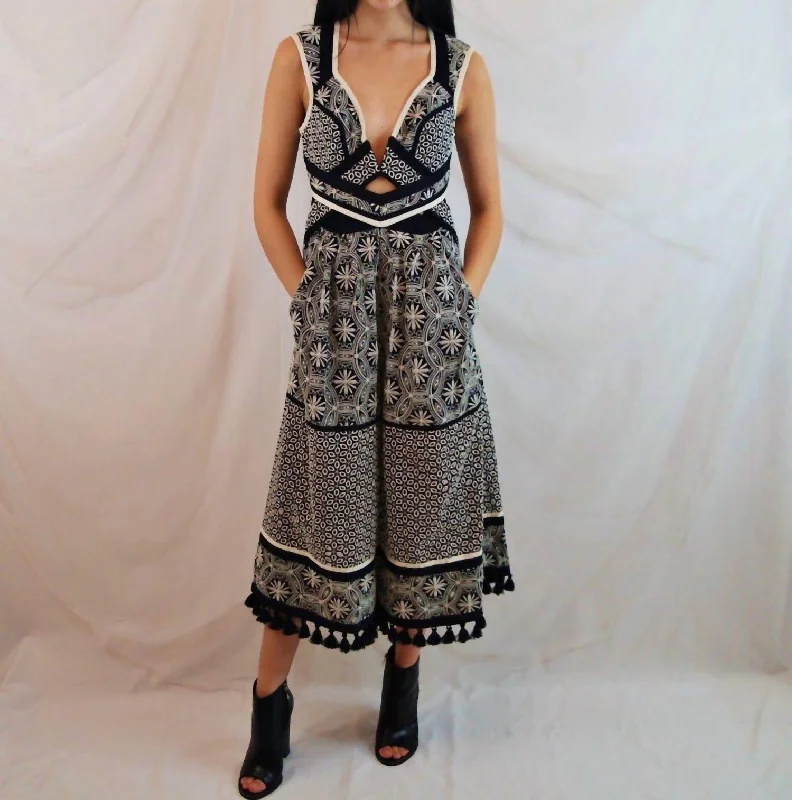 Catch Every Fashion Trend Broderie Romper In Black